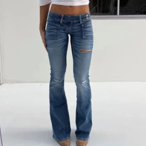 Gina tricot pleated flare jeans - Säljer oanvända slutsålda jeans! Prislapp finns fortfarande kvar! De ända av denna modellen som finns på Plick! 💕