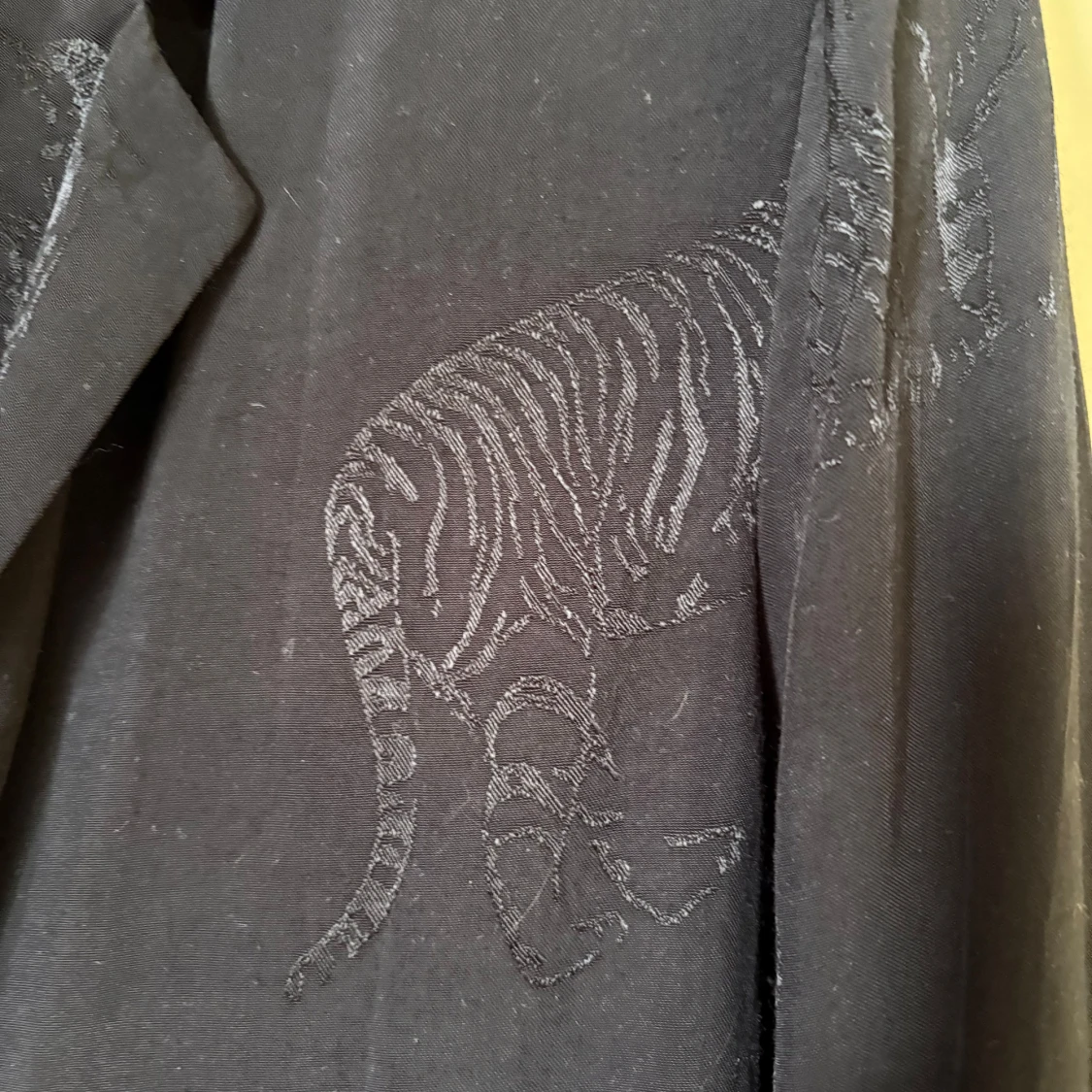 Svart kavaj med tigermönster från Zara - 3