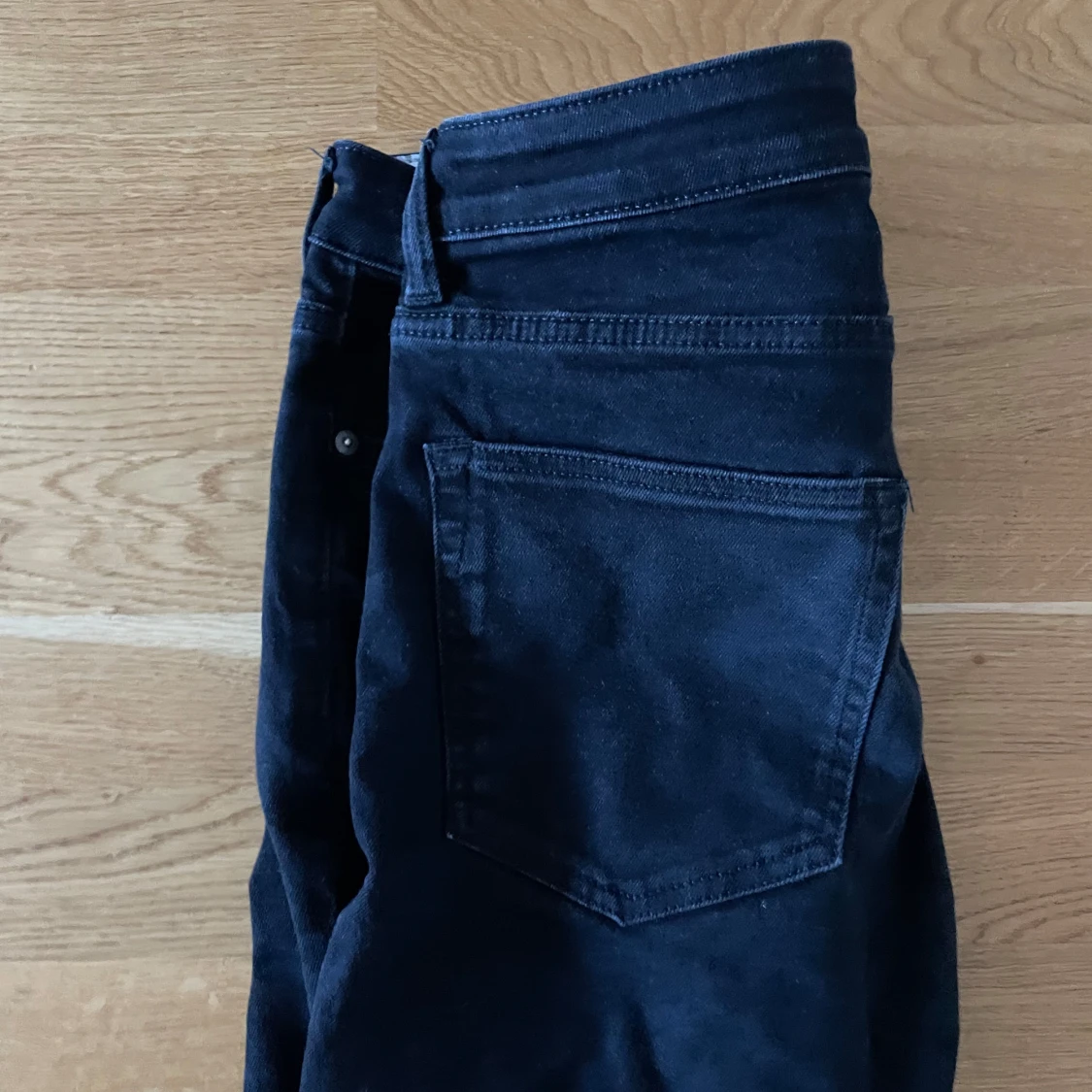 Svarta straight jeans  - 2