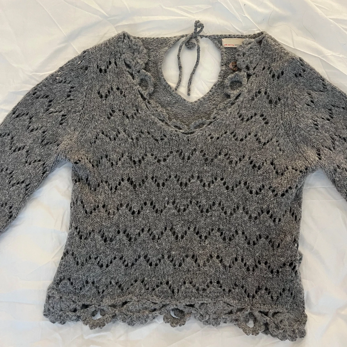 stickad grå tröja