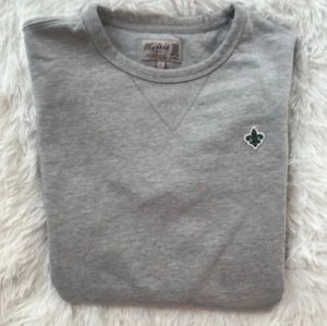 Morris tröja - Grå mörriströja| storlek S| skick 8,5/10| inga defekter| kan gå ner i pris vid snabb affär!