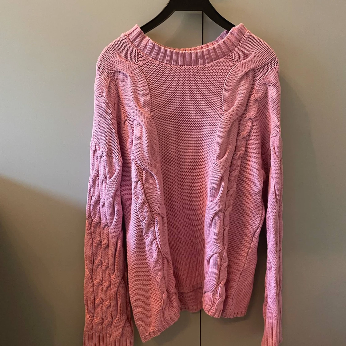 Rosa stickad kabeltröja från lager 