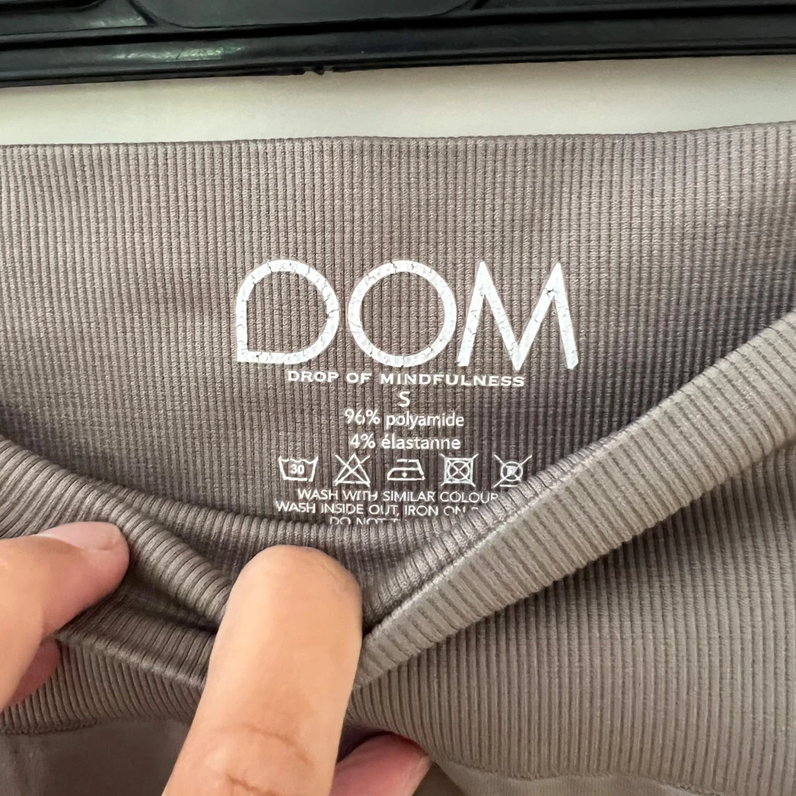 Grå/beige leggings från Drop of Mindfulness - 3