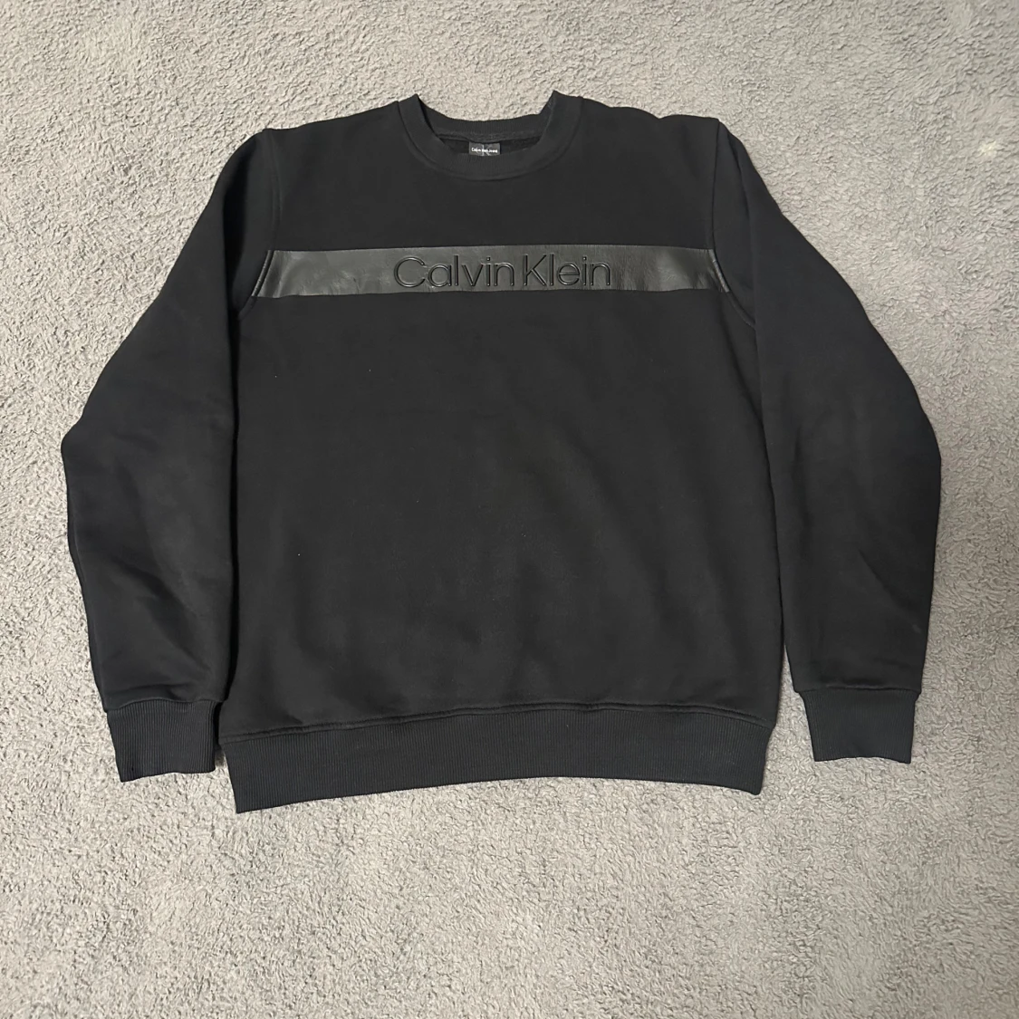 Svart sweatshirt från Calvin Klein Jeans
