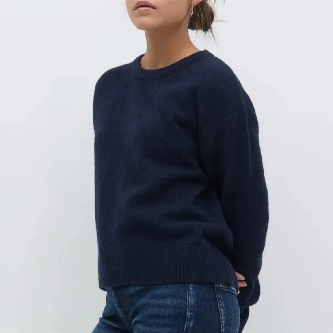 Mörkblå stickad tröja Gina Tricot