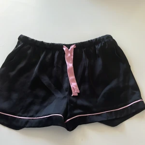 Victoria secret liknade Pyjamas - Super duper söt och skön pyjamas som är väldigt lik Victoria secrets! Använd få gånger