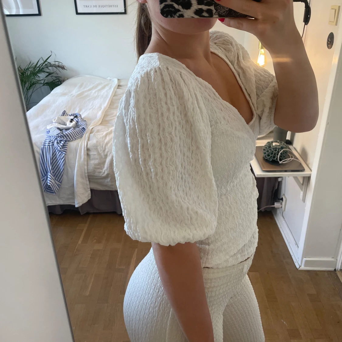 Vit omlottopp med puffärm - 2