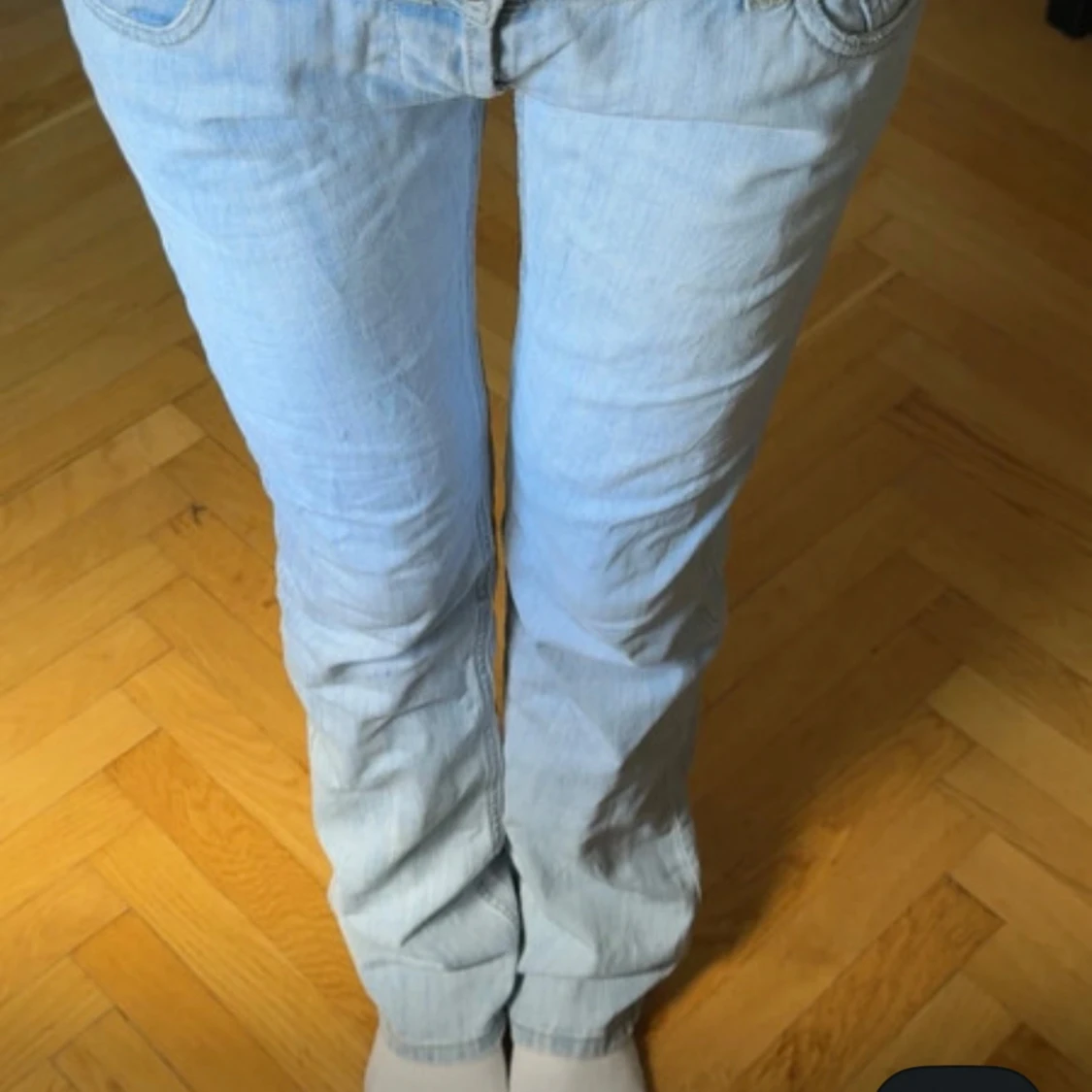 Ljusblåa lågmidjade  bootcut jeans - 1