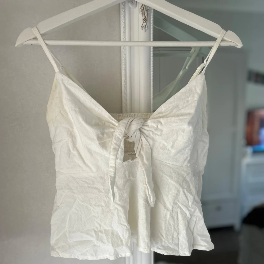 Vit linnetopp med knyt fram - 3