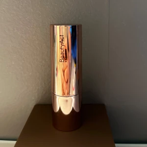 Blush från beauty act färg meet cute - Rengjord produkt, endast använd på borste 2-3 gånger så mycket produkt kvar 