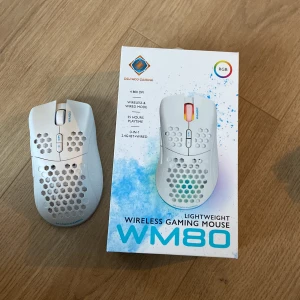 Gamingmus ❗️ - Säljer en ny mus för 149kr ! musen  lyser i olika färger och är trädlös. Skriv privat för funderingar💯