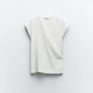 Söt blus - Vit söt blus från Zara som inte kommer till användning, använd enstaka gång. Skriv vid intresse!🫶🏽