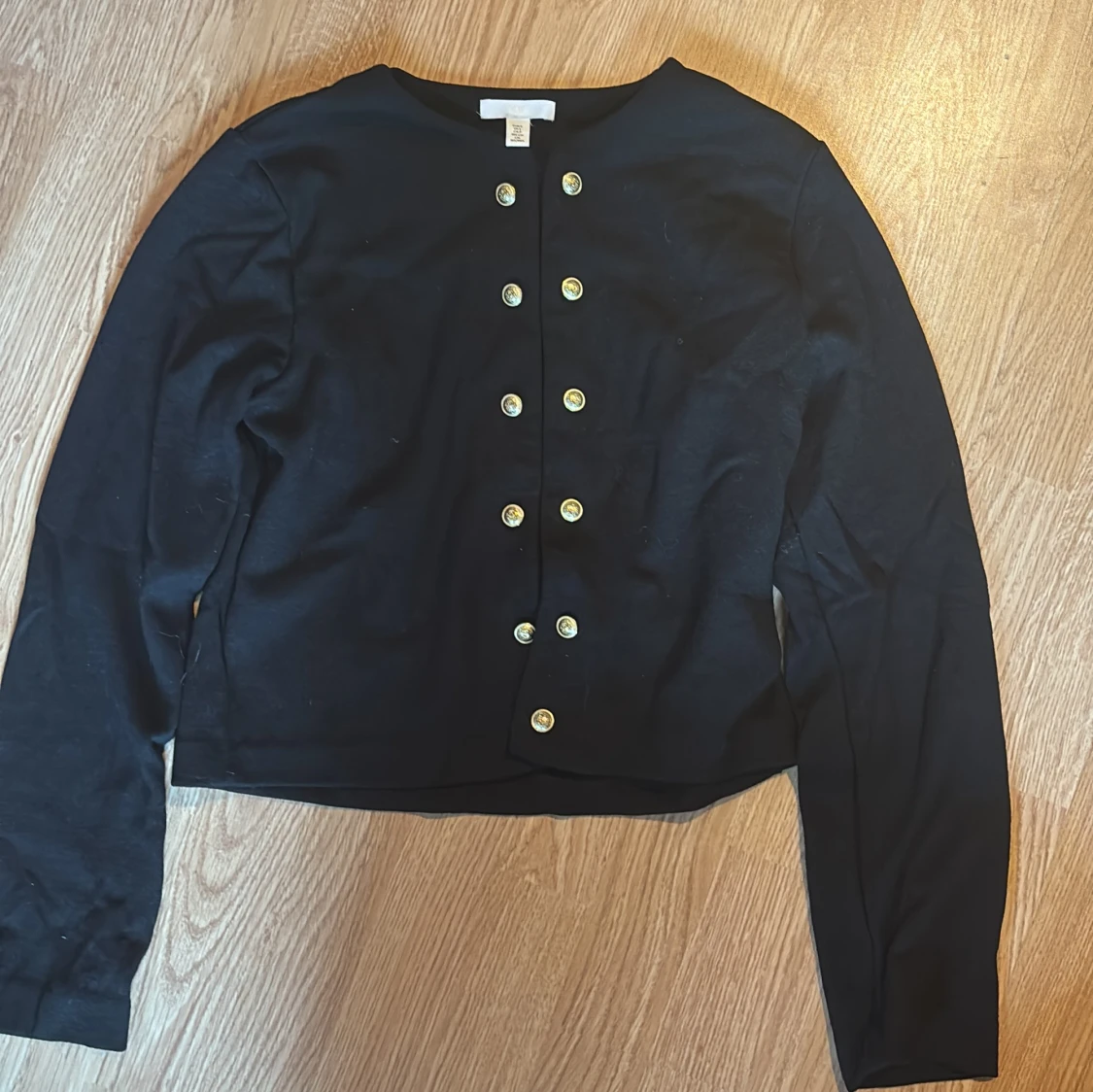 Svart kofta med guldknappar H&M