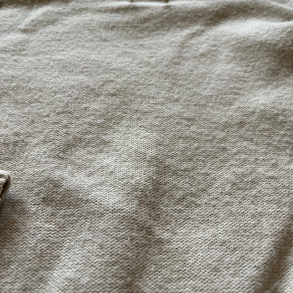 Ljus stickad & croppad tröja  - 4