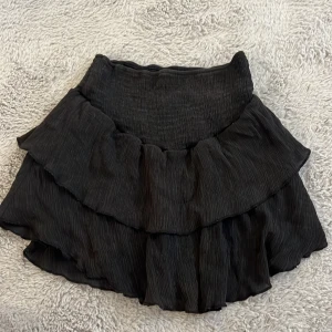 Svart luftig kjol - Svart kjol 