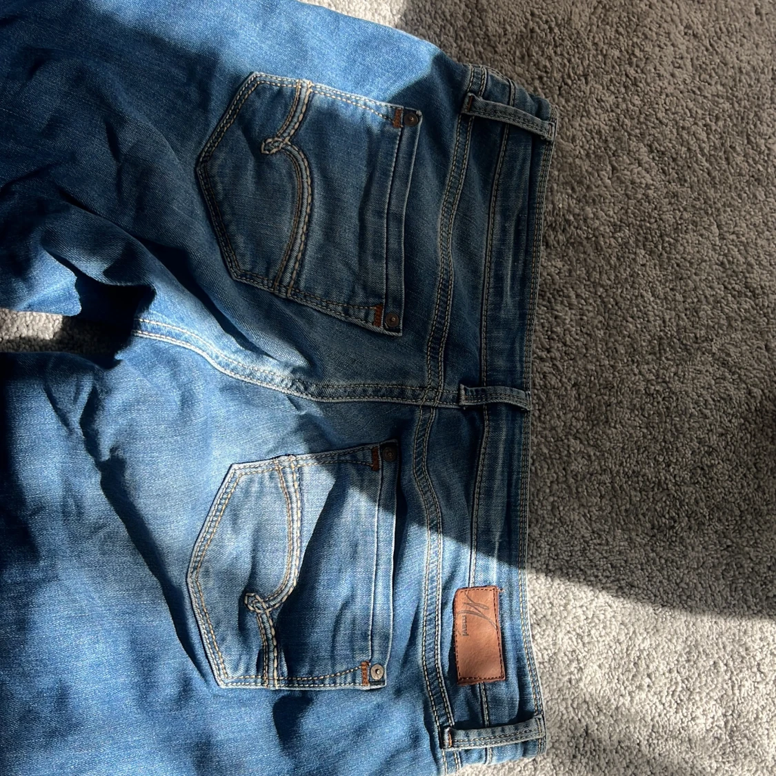 Blå bootcut jeans från Mavi - 3