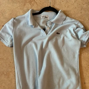 Pike tröja från Lacoste - så söt men tyvärr ej använt på ett tag