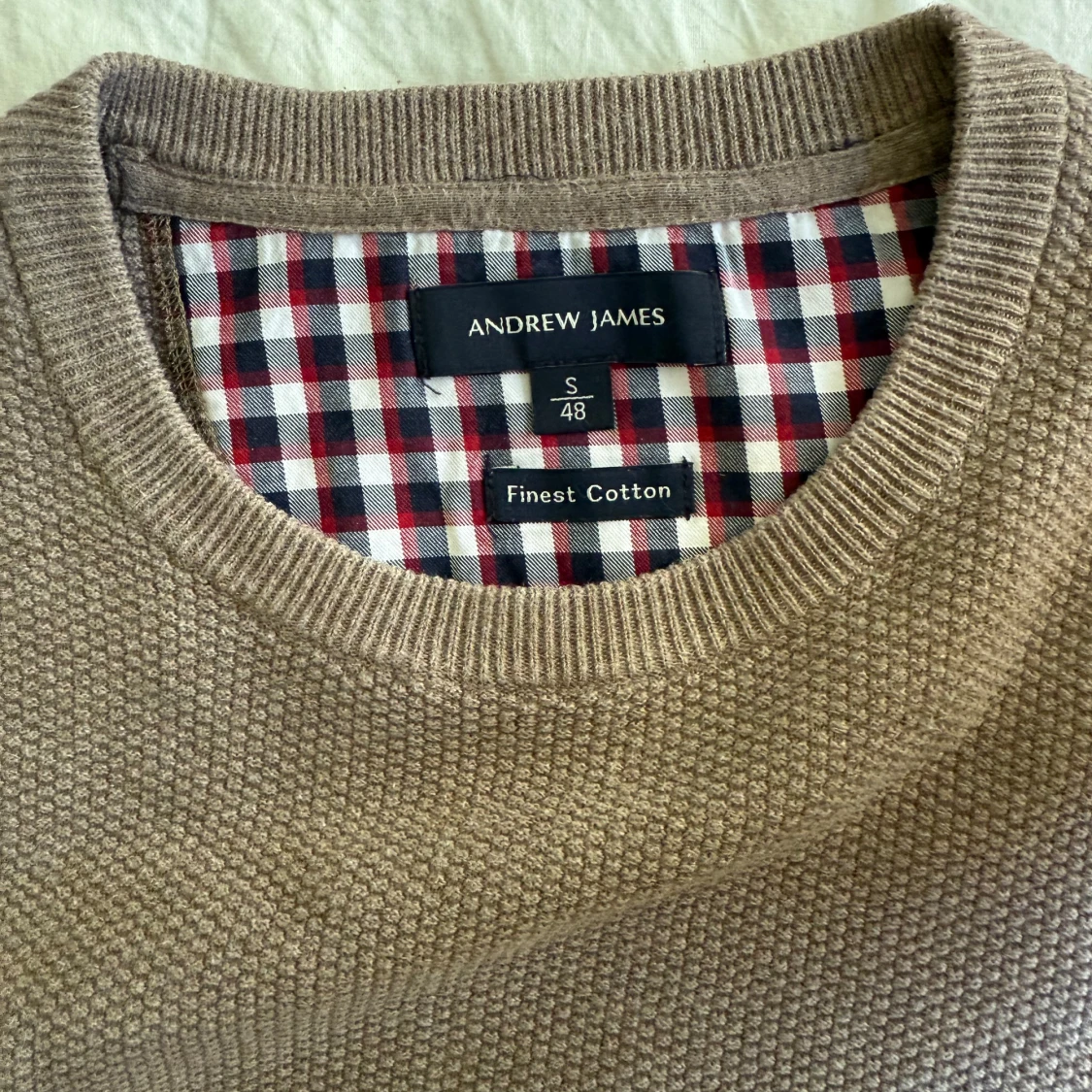 Beige stickad tröja från Andrew James - 1