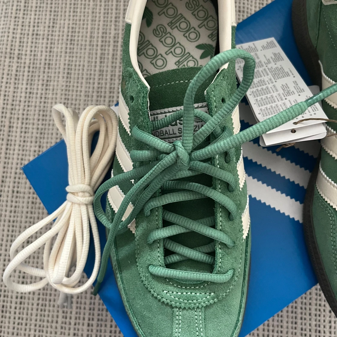 Helt NYA Adidas Spezial gröna sneakers - 1