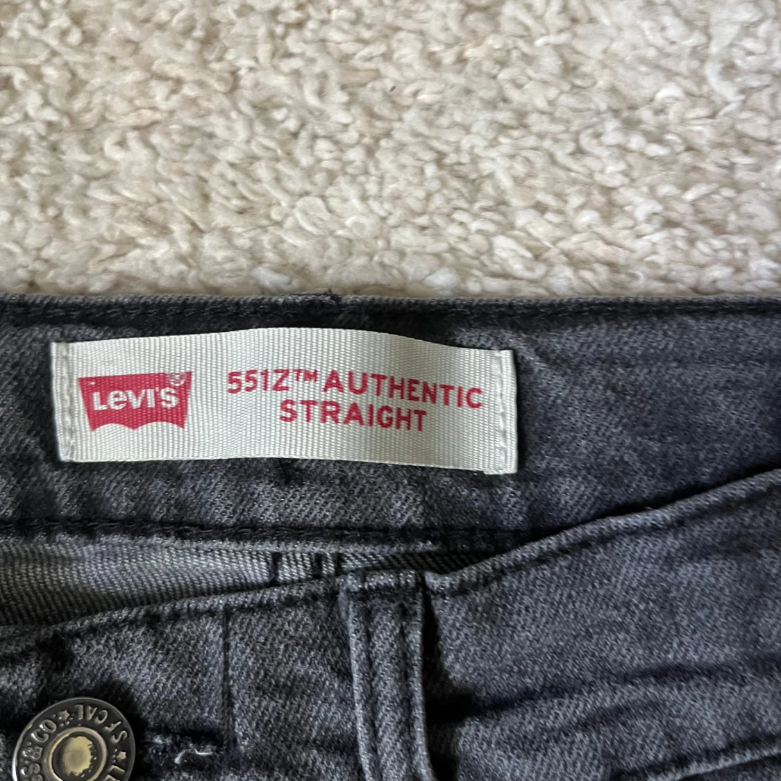 Grå jeansbyxor Levis 551Z Authentic Straight - 3