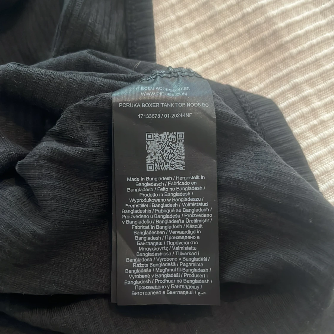 Svart ribbad linnetopp från Pieces - 2