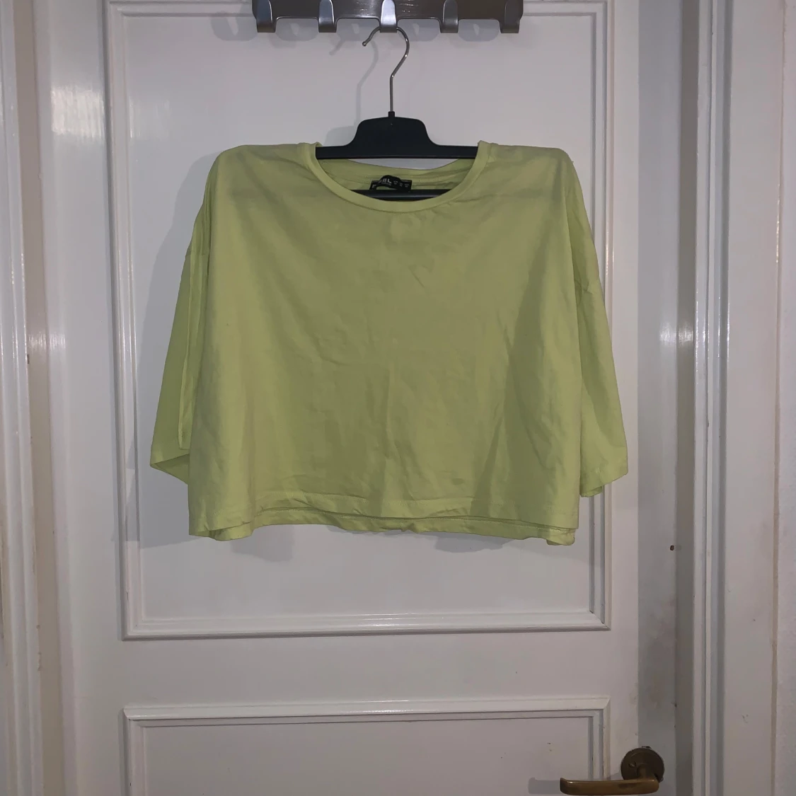 Ljusgul croppad topp från Cool DaFocib