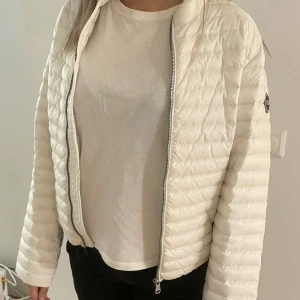 Colmar jacka - Säljer min colmar jacka i modellen 01 blanco. Nypris 2700. 