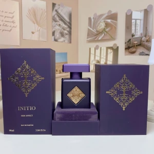Initio Side Effect 90ml (Provsprejad) - Lyxig parfym från Initio. Använd ett fåtal gånger och är runt 85ml kvar. Perfekt för dig som vill ha något exklusivt och unikt. Hör av dig vid några frågor.