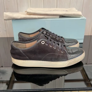 Lanvin - Säljer dessa snygga lanvins. Uk8 vilket motsvarar 42-43! Skick 8/10. Defekter? Väldigt fina skor och kan diskuter pris om ni är intresserade 