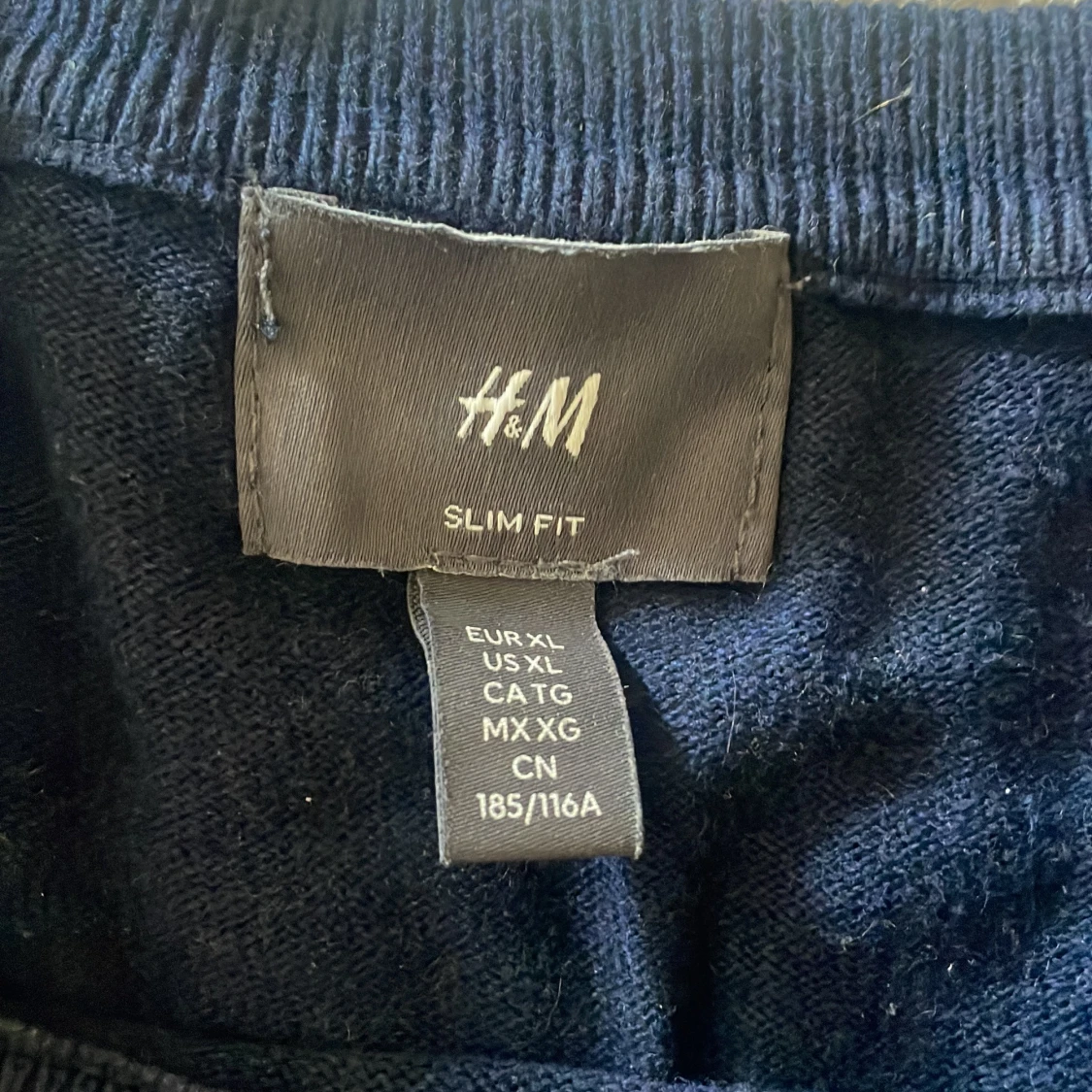 Mörkblå tröja från H&M - 1