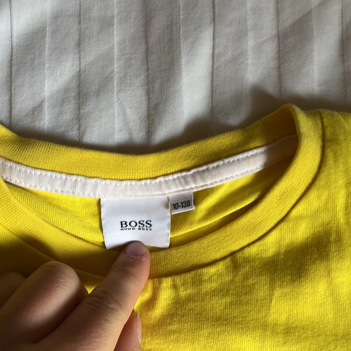 Gul t-shirt från BOSS - 1