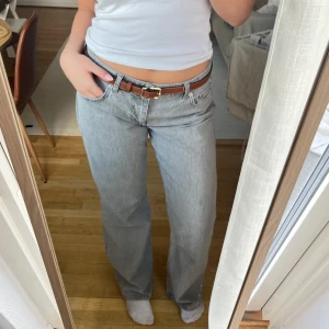 Grå raka jeans - Grå Jenas från Nakd🥰