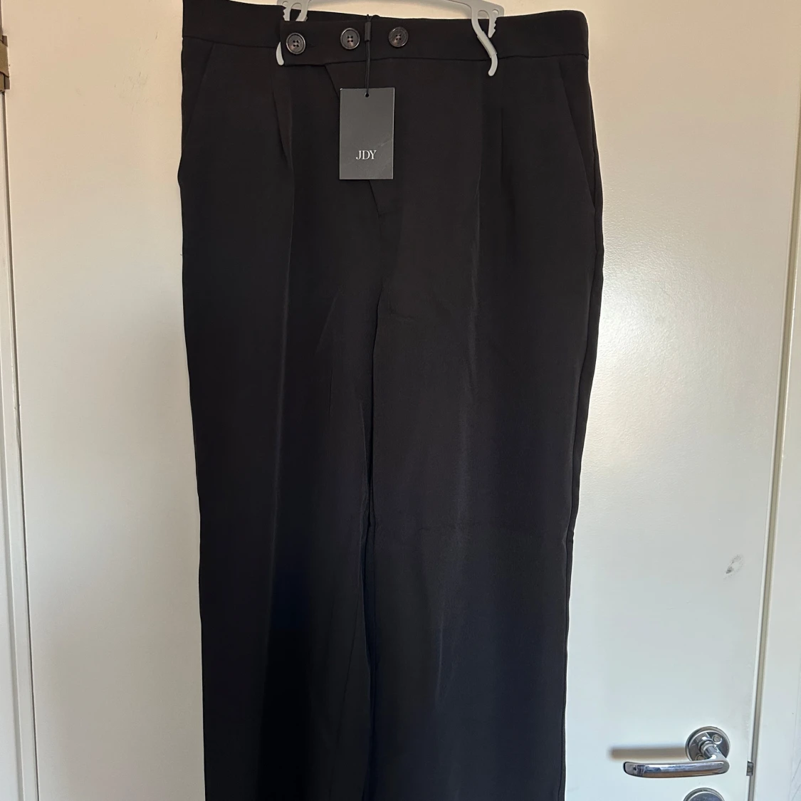 NYA! Svarta byxor från JDY  - 3