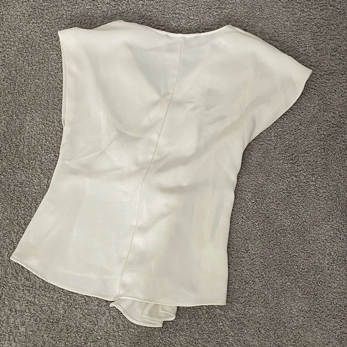 Vit omlottopp i satin från Zara