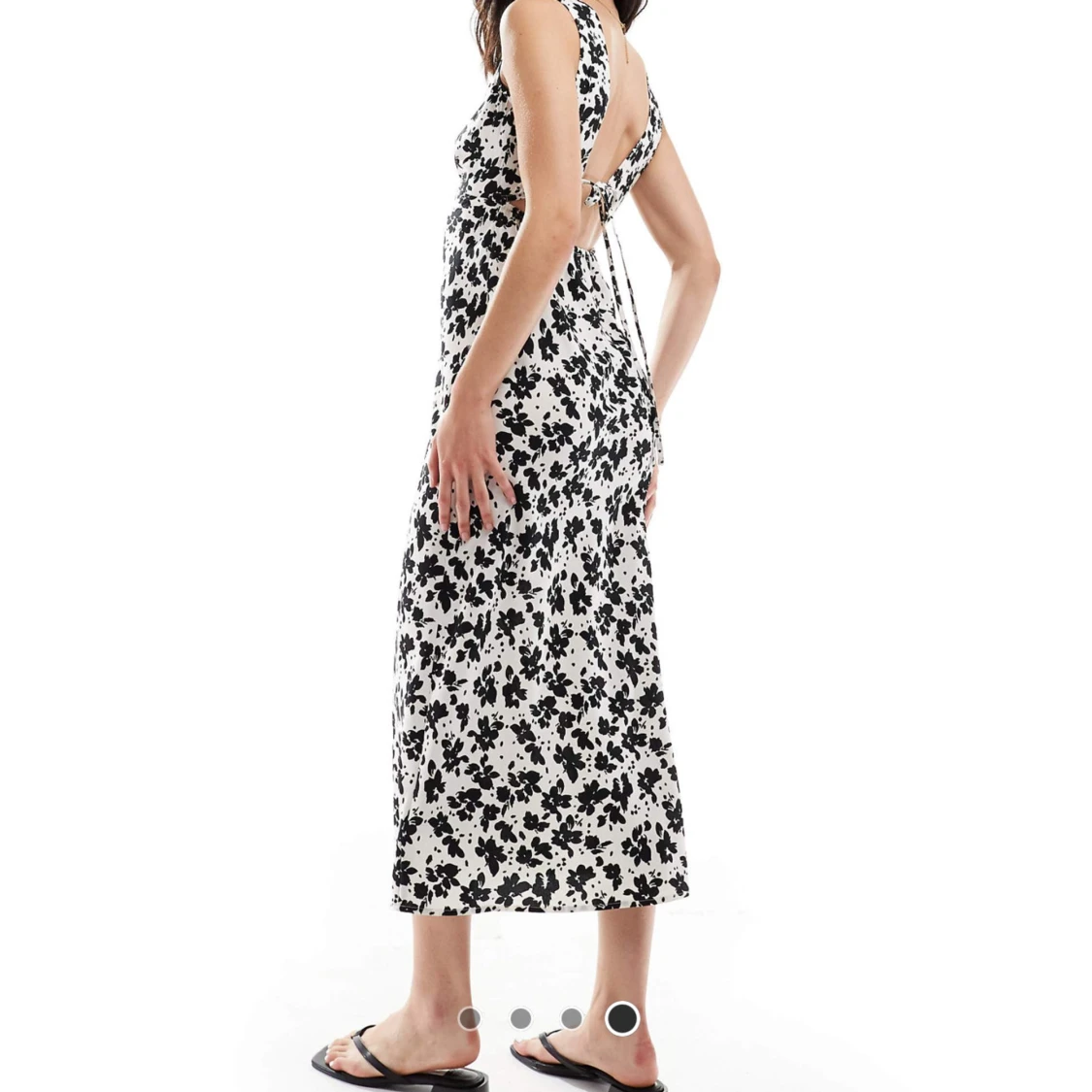 Blommig vit och svart långklänning - 1