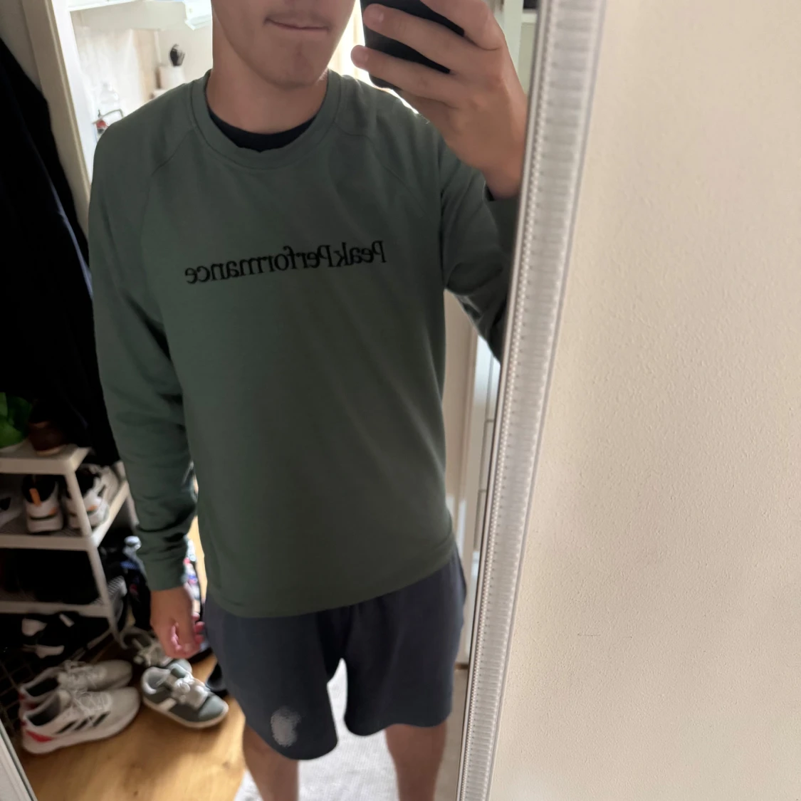 Grön Peak Performance sweatshirt - 1