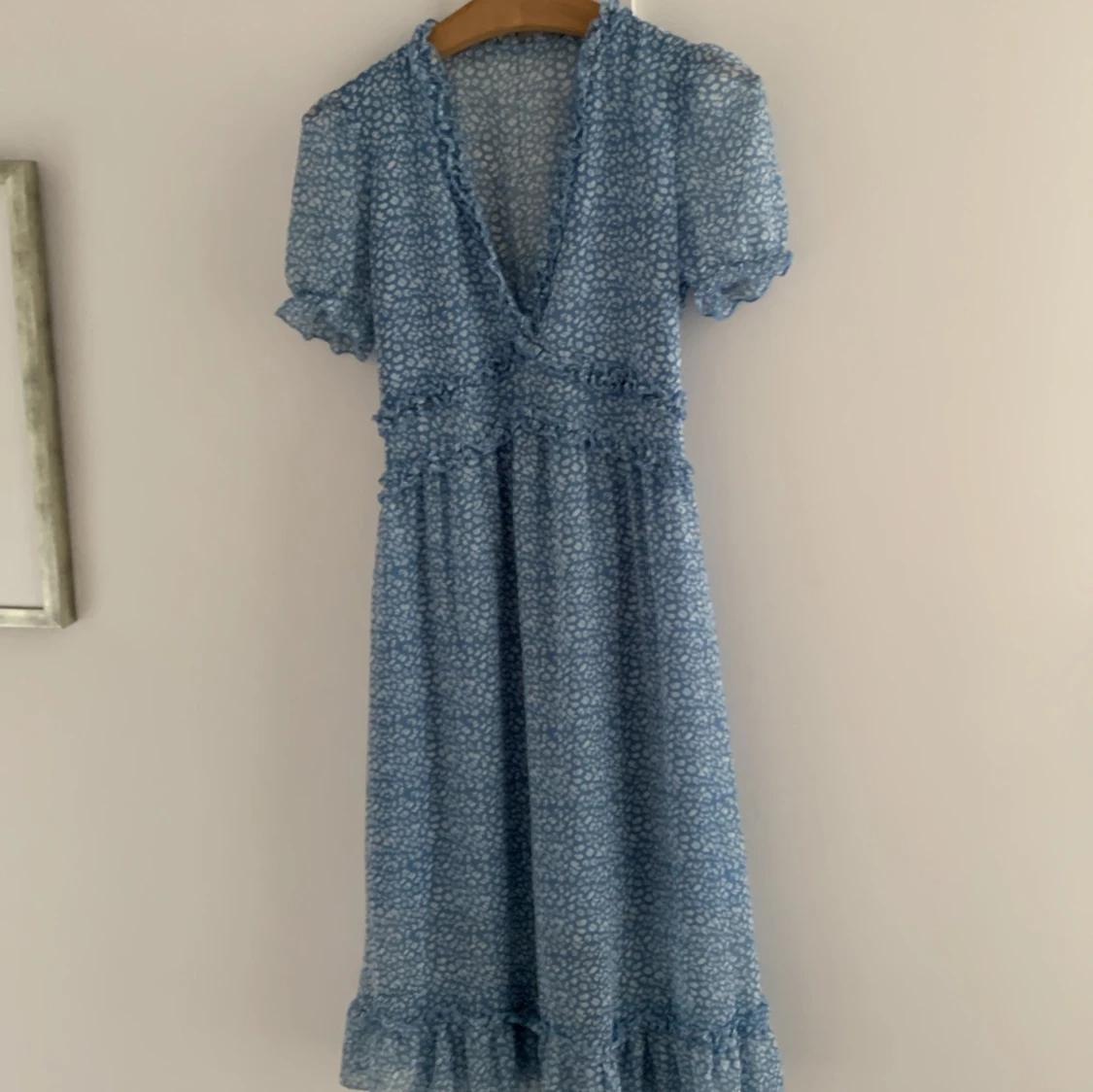 Blå leopardmönstrad klänning  längre modell 