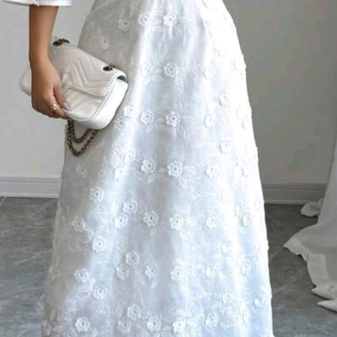 Vit långklänning med blommig spets - 2