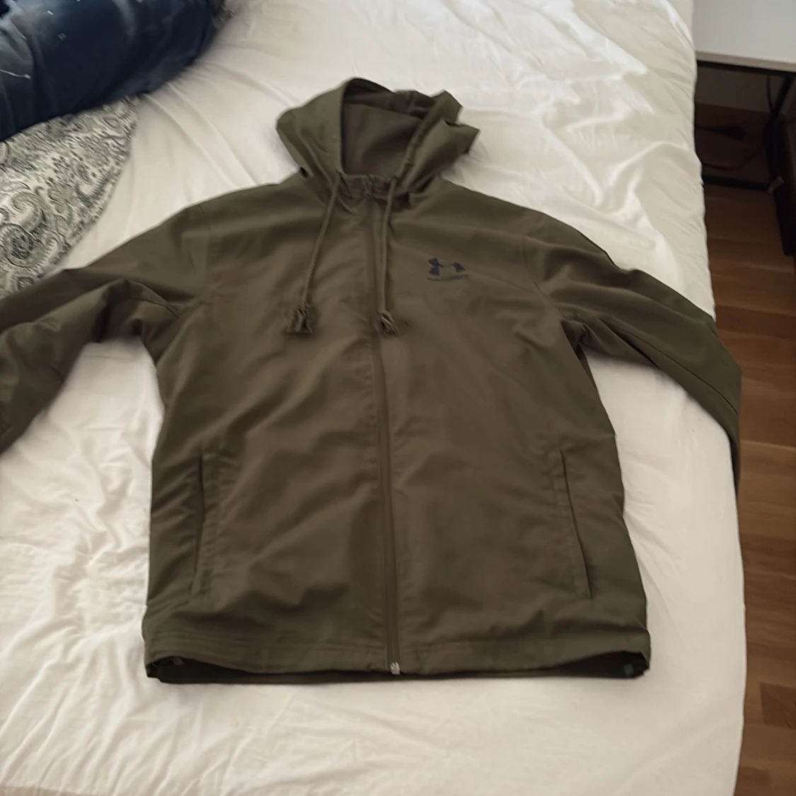 Olivgrön vindjacka från Under Armour - 2