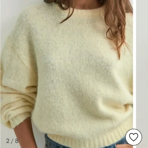 Ljusgul stickad tröja - Supermjuk och fluffig ljusgul stickad tröja