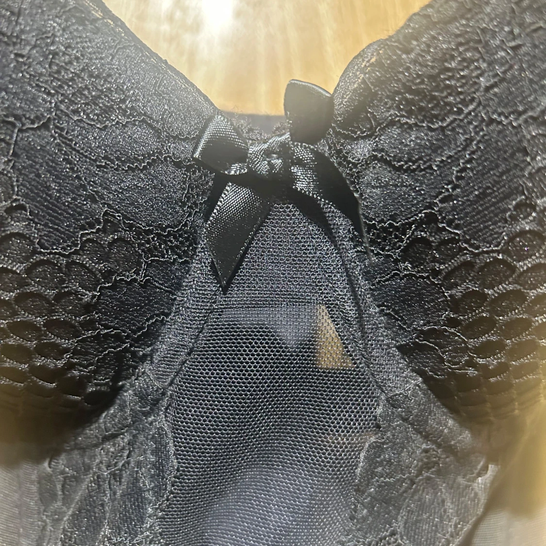 Svart spetskorsett med rosett - 3