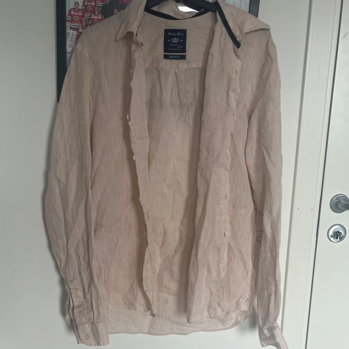 Beige linneskjorta från Robbie Moor