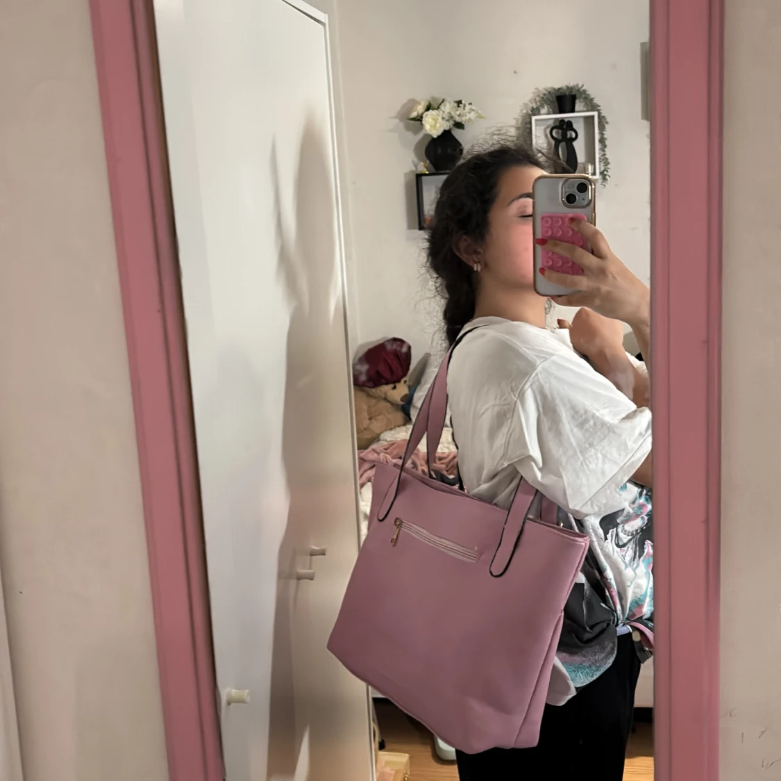 Rosa axelväska i skinnimitation - 3