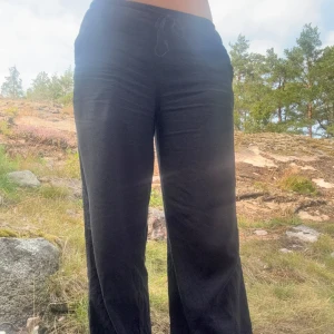 Linnebyxor  - Snygga linnebyxor från lager 157. Lågmidjade och långa. Sparsamt använda
