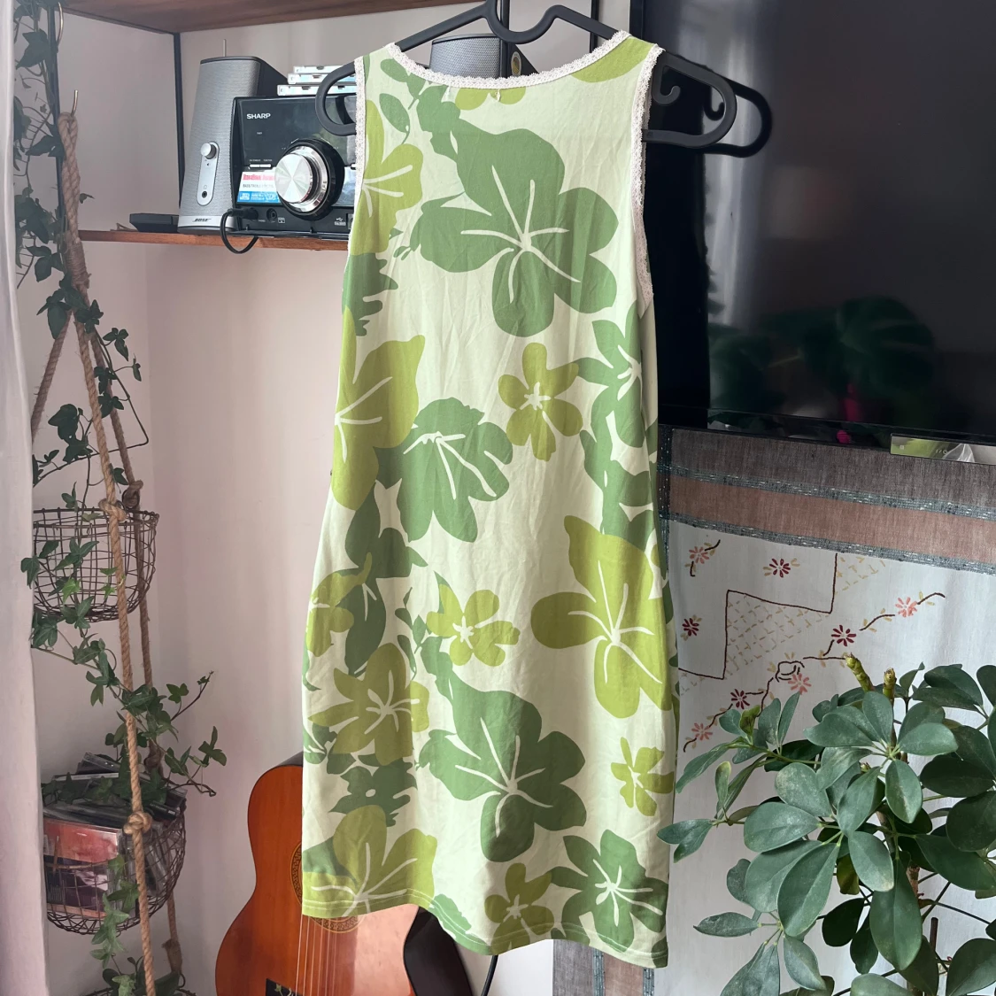 Grön blommig kortklänning - 3