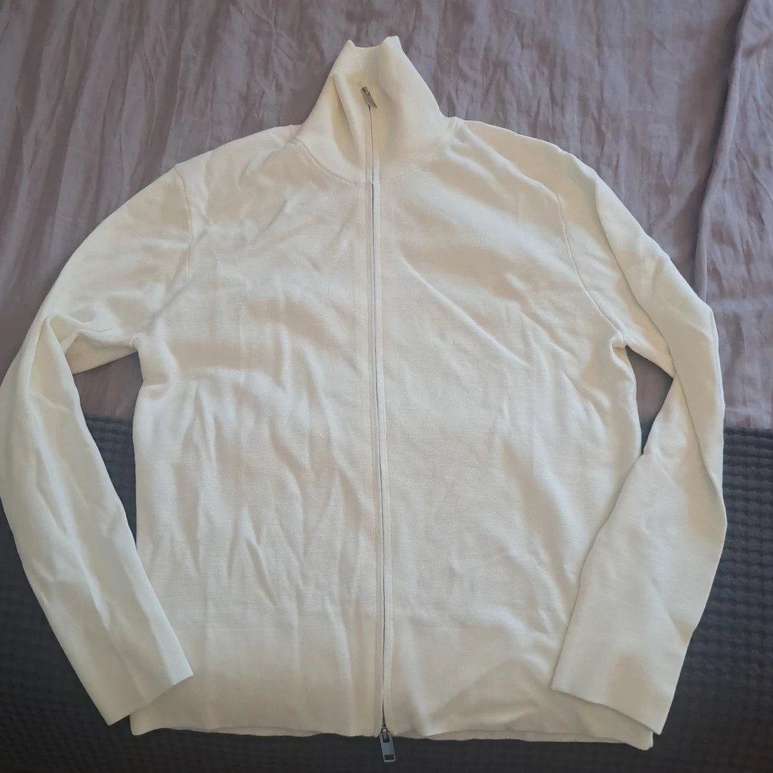 Vit kofta med dragkedja från H&M