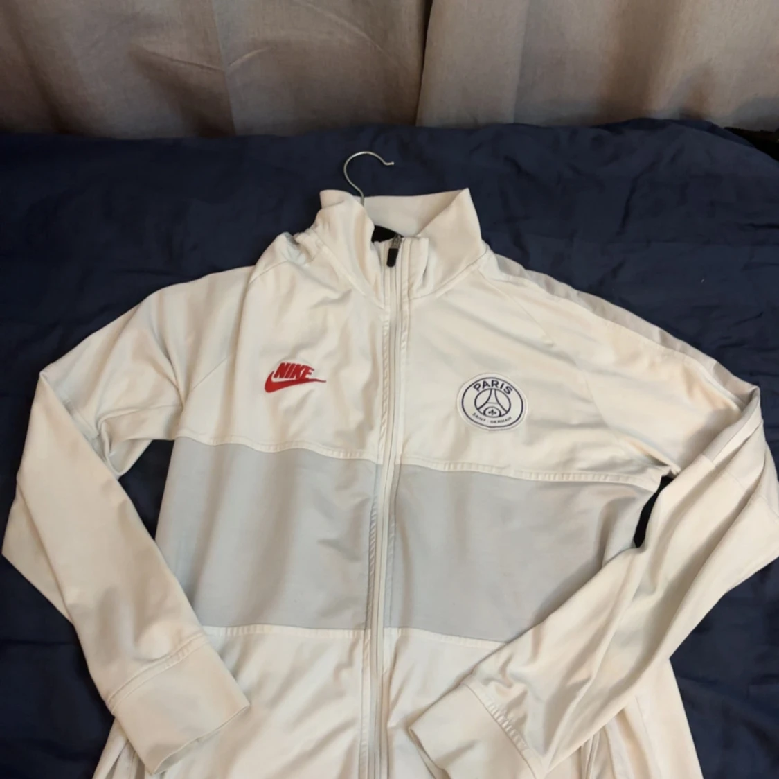 Vit Nike PSG  med dragkedja