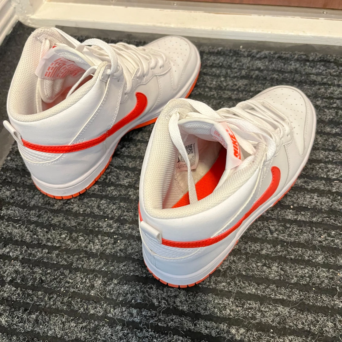 Nike Dunk Mid vit/röd sneakers