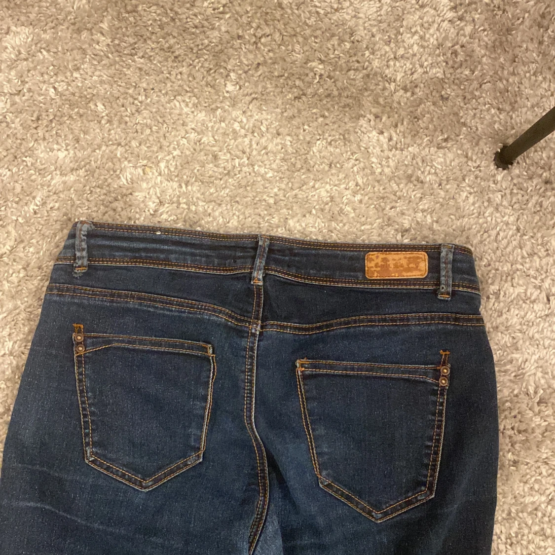 Mörkblå bootcut jeans från Replay - 2