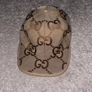 ÄKTA GUCCI KEPS - Sliten, därför så billigt. Mer bilder i vår TikTok: BeltStoreSWE 